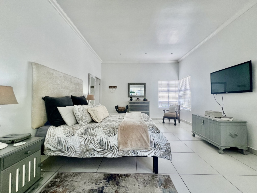 4 Bedroom Property for Sale in The Cove Western Cape